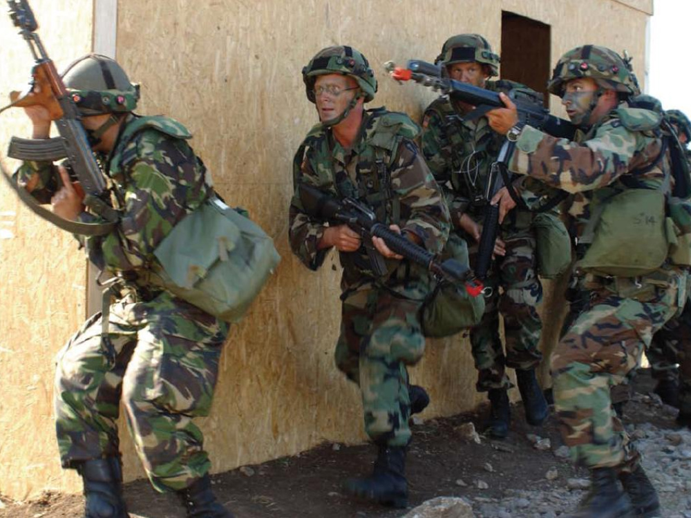 un'esercitazione (reale, non virtuale) dei militari americani della Ederle all'interno della caserma