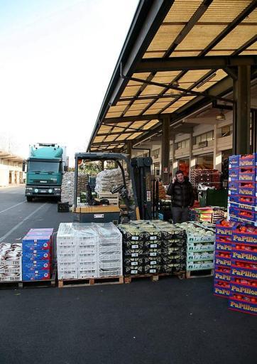 Scorte ridotte di circa un terzo al mercato ortofrutticolo