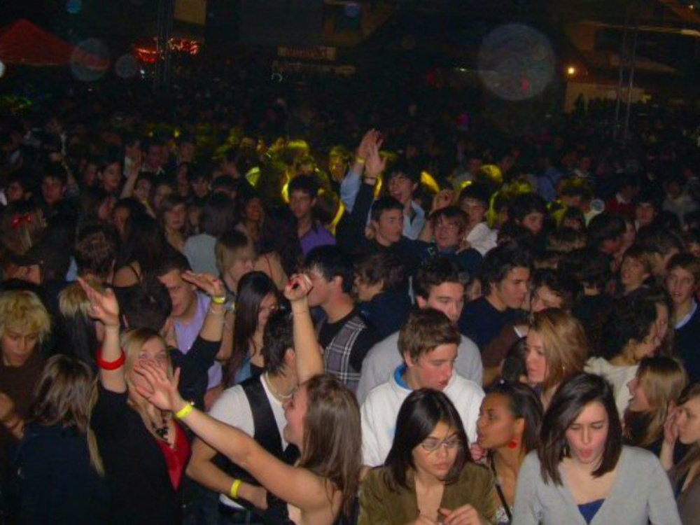 Tutto esaurito al palaghiaccio di Asiago per l'ultimo brindisi al 2011