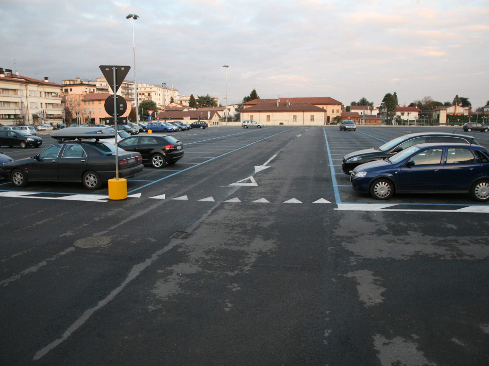 Numerose le anomalie evidenziate dagli utenti del parcheggio “Le piazze” nell’area ex ospedale   