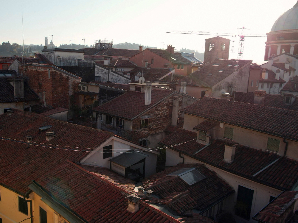 Un'immagine presa dai tetti del centro storico di Vicenza