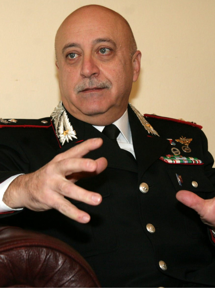 Il generale Umberto Rocca dirige il Coespu dal 2009 dopo varie esperienze nei fronti caldi. COLORFOTO 