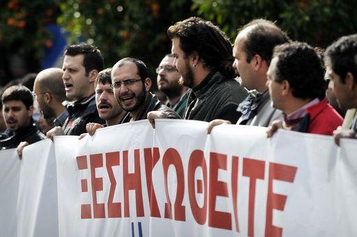 Grecia/ In bilico tra default e salvezza, con scioperi e rinvii
Oggi nuovo sciopero generale