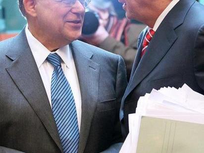 Il premier greco Papademos e il presidente dell'Eurogruppo, Juncker