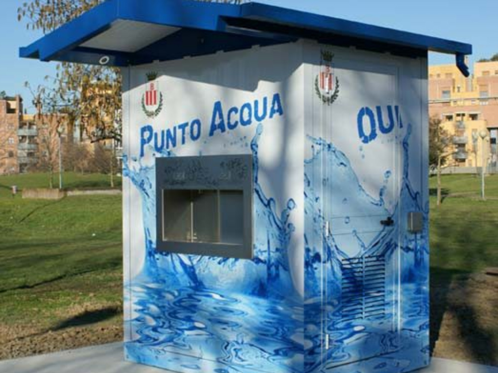 Un chiosco con erogatore di acqua pubblica con bollicine. ARCHIVIO    