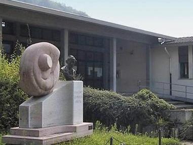 La scuola elementare “Zanella” presenta alcune irregolarità. FOTO M.P.
