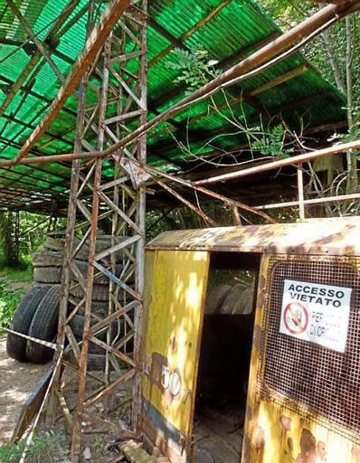 Scorcio dell'ex miniera transennata dal Comune per precauzione. K.Z.