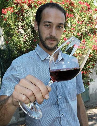 Il viticultore Domenico Chiesa, 27 anni. FOTO FRANCESCO DALLA POZZA|
 Il Tai Rosso e il Cabernet Franc premiati dal Consorzio Colli Berici