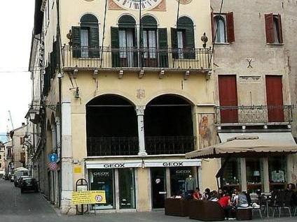 Quartieri  e stranieri Il Consiglio si arena 