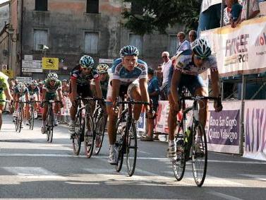 Il gruppetto dei “superstiti”. Vince Giacobazzi, ma la gara sarà ricordata per altri motivi. GIANCARLO CECCON