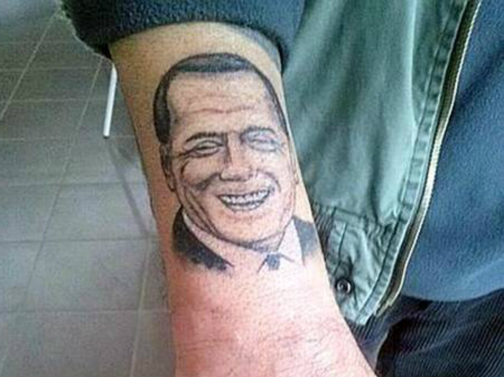 Si tatua Berlusconi